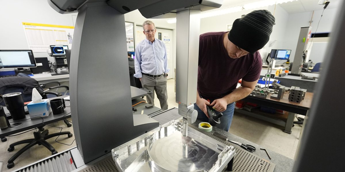 "Robots and AI Boost American Economy, Enabling Higher Wages Without Inflation"