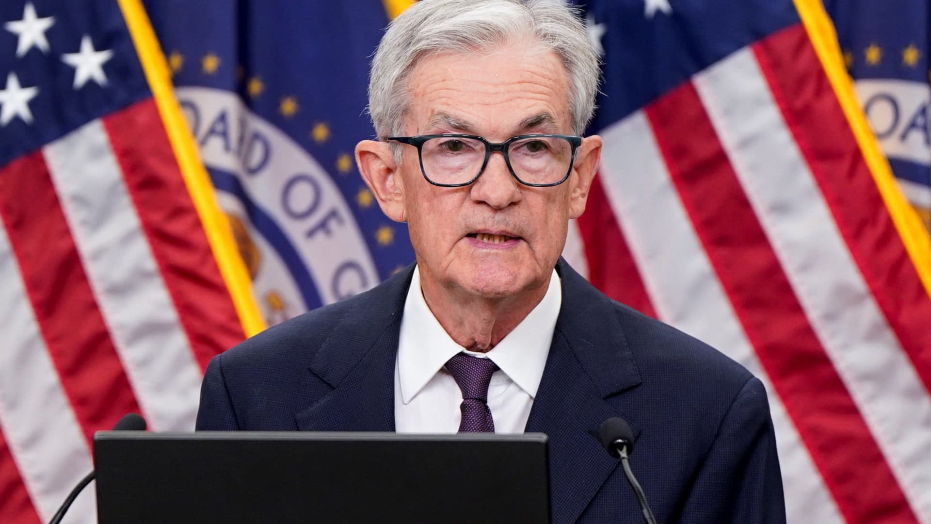 Featured image for Fed Chief Powell Warns of High Stock Valuations