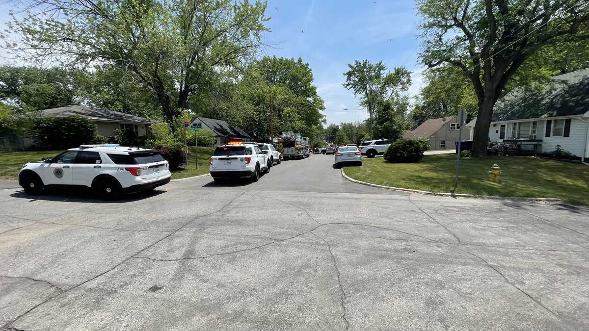Suspect in custody after injuring 3 Des Moines police officers during domestic abuse investigation.