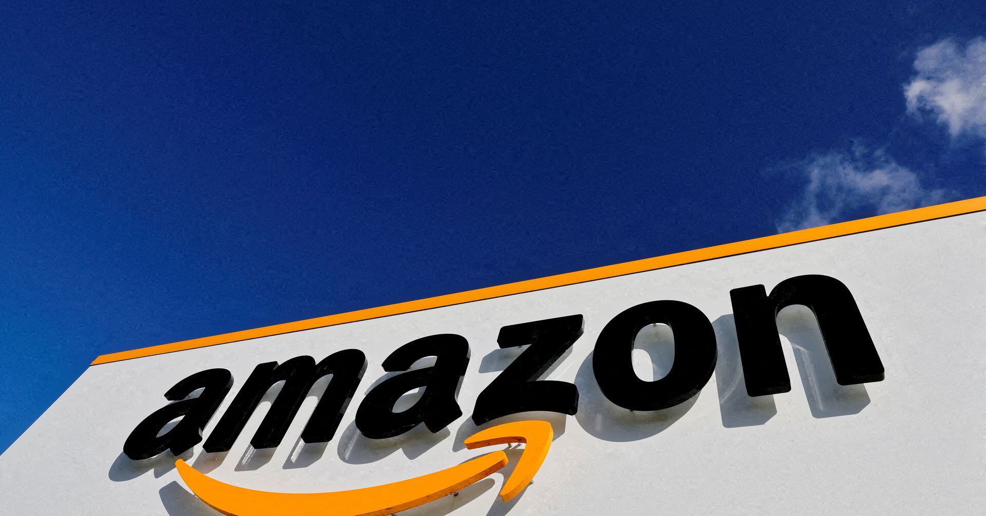 "Amazon's AI-driven Growth Sparks Stock Surge and Holiday Shopping Boost"