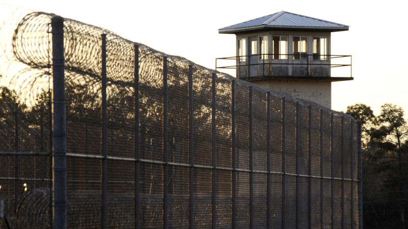 "Controversy Surrounds Alabama's First Nitrogen Gas Execution"