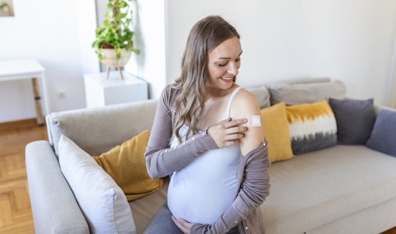 Featured image for Ob/Gyn Group Recommends COVID-19 Vaccination for Pregnant Women