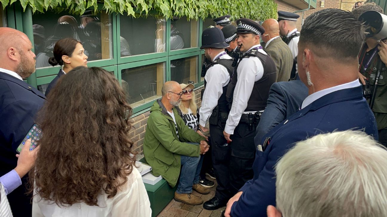 Featured image for Wimbledon Match Interrupted by 'Just Stop Oil' Protesters