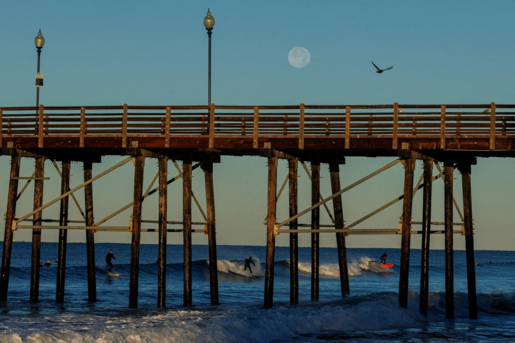 Featured image for January's Supermoon and Meteor Shower to Illuminate the Night Sky