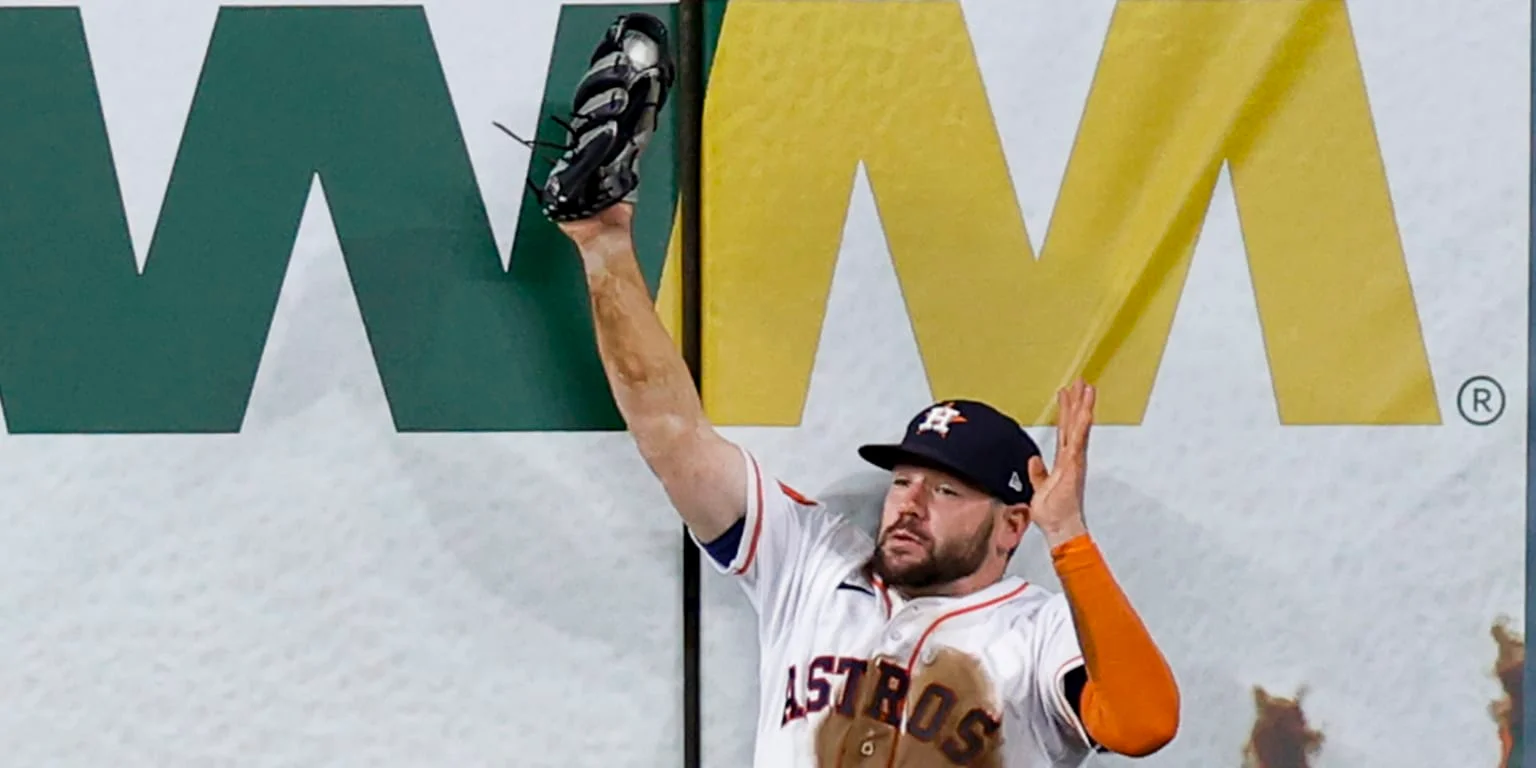 Astros extend Cubs' losing streak with 7-3 victory.
