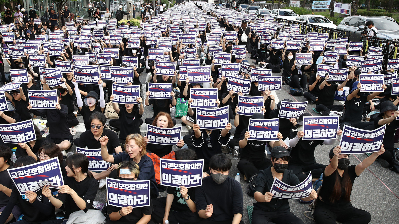 "South Korean Teachers Demand Safeguards Against Parental Harassment"