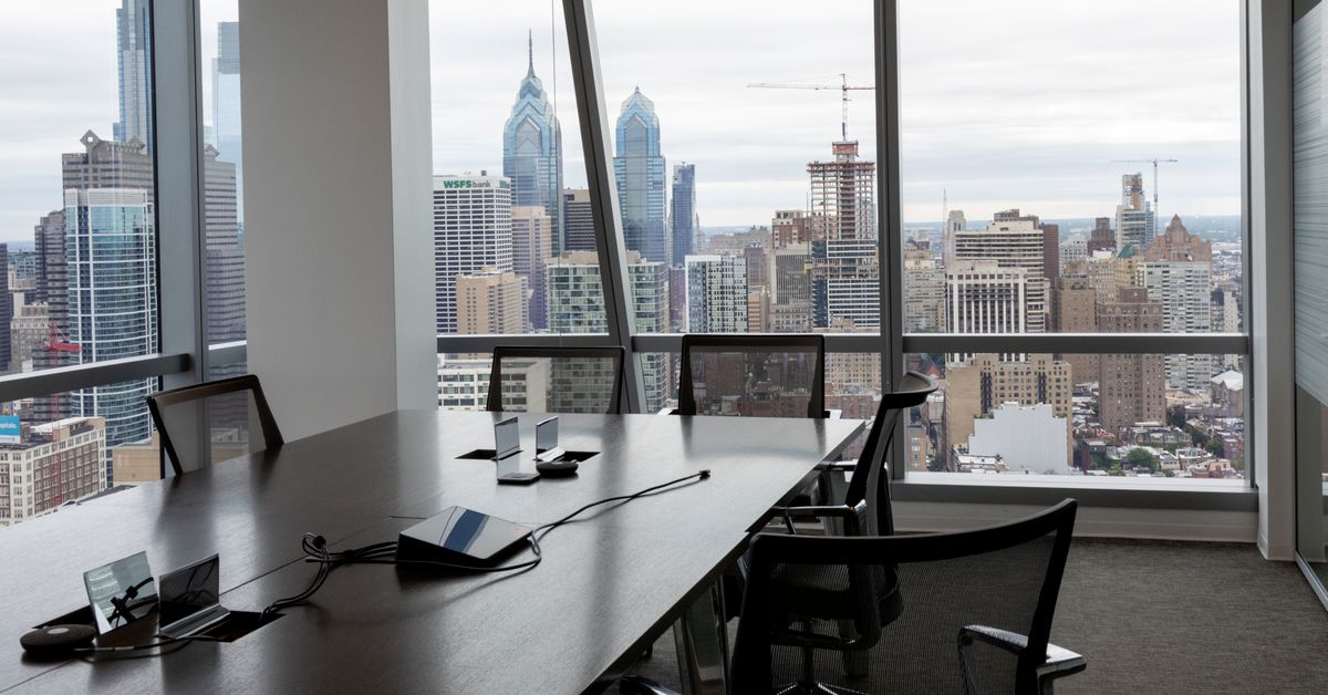 Featured image for US CEO Pay Continues to Soar, Outpacing Inflation and Employee Salaries