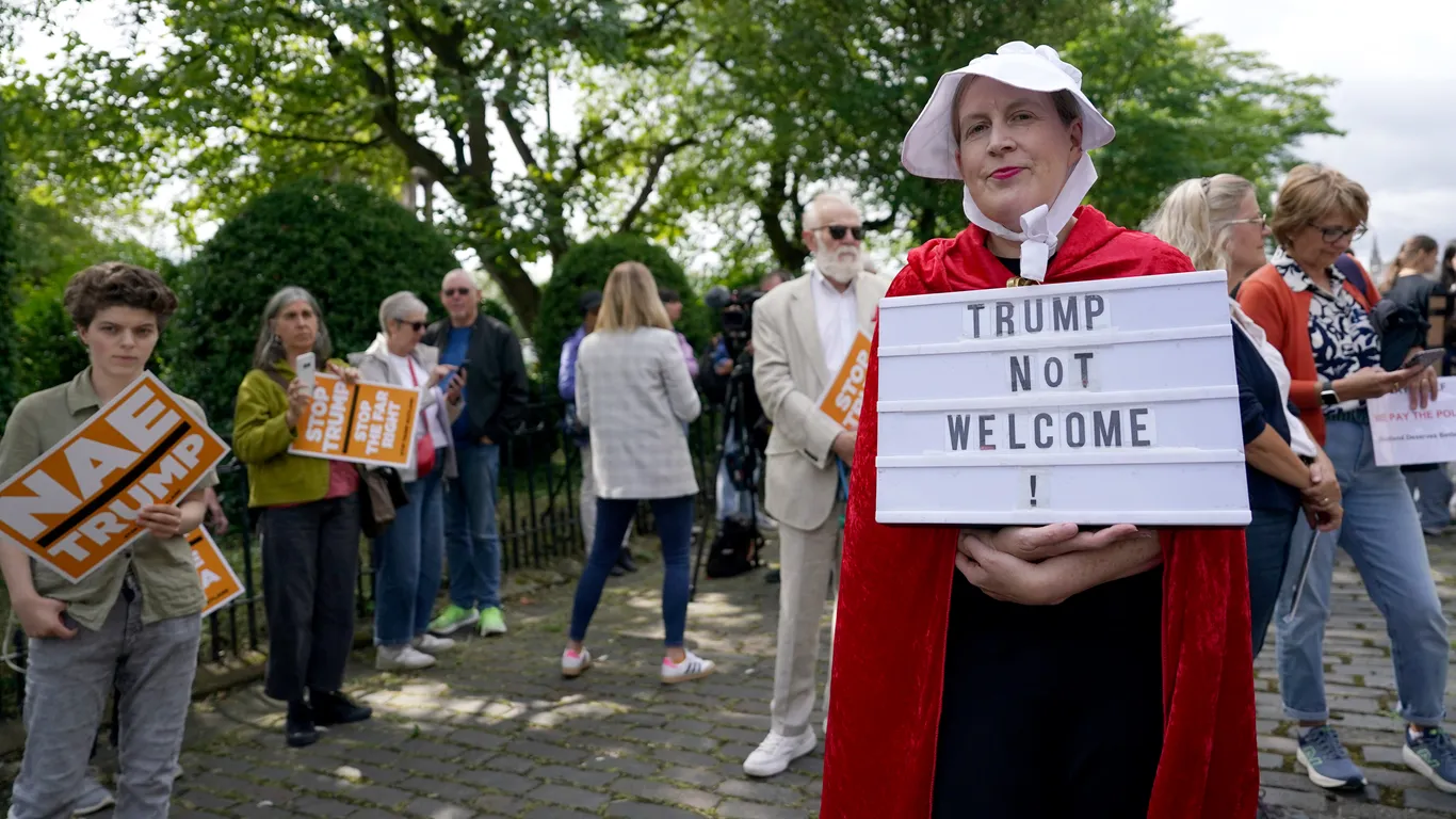 Featured image for Protesters Rally Against Trump’s Scotland Visit Amid Golf and Business Ties