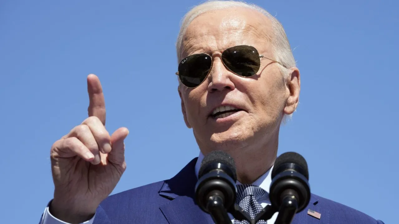 "Biden Mocks Trump's Golf Bragging as 'Quite the Accomplishment'"