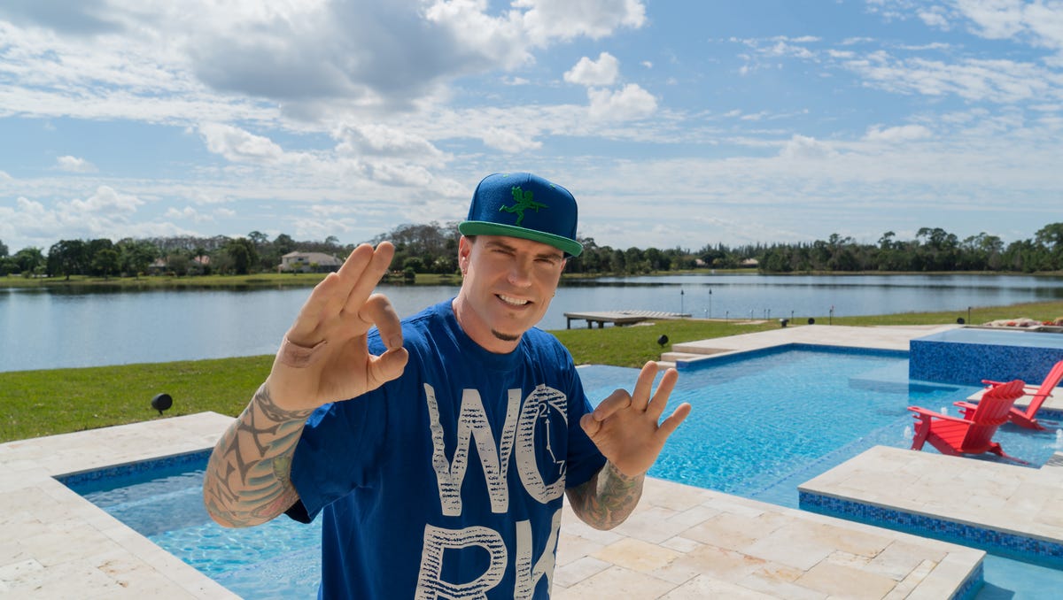 Featured image for "Trump's Mar-a-Lago New Year's Bash: A Blend of Glamour, Nostalgia, and Controversy"