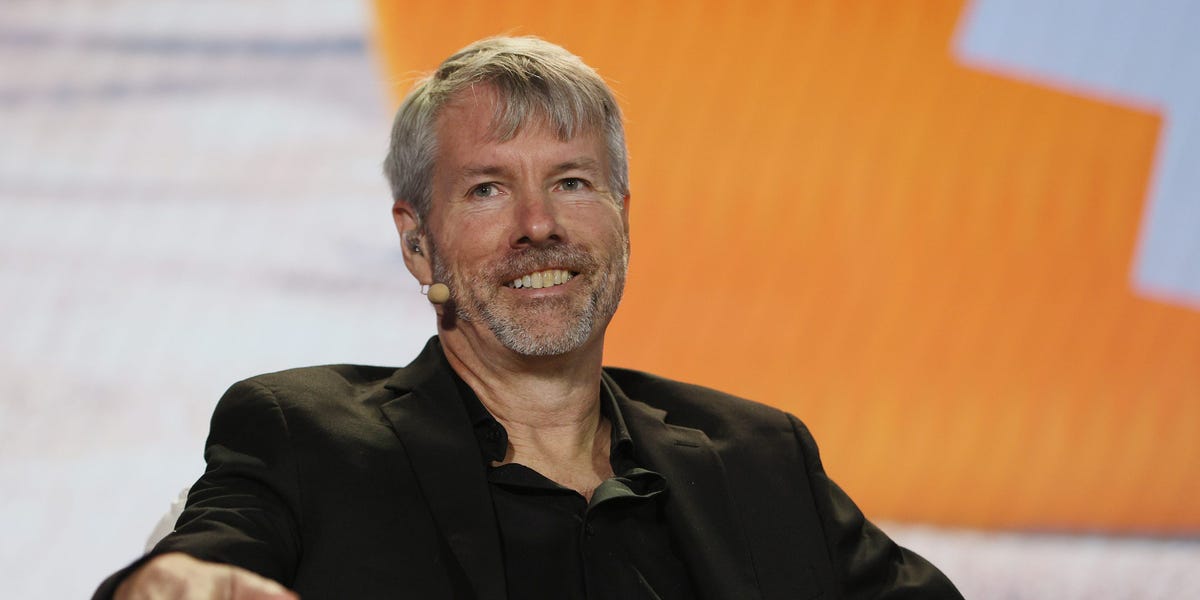 Featured image for MicroStrategy Continues Bitcoin Buying Spree and Pays Off Loan from Silvergate.