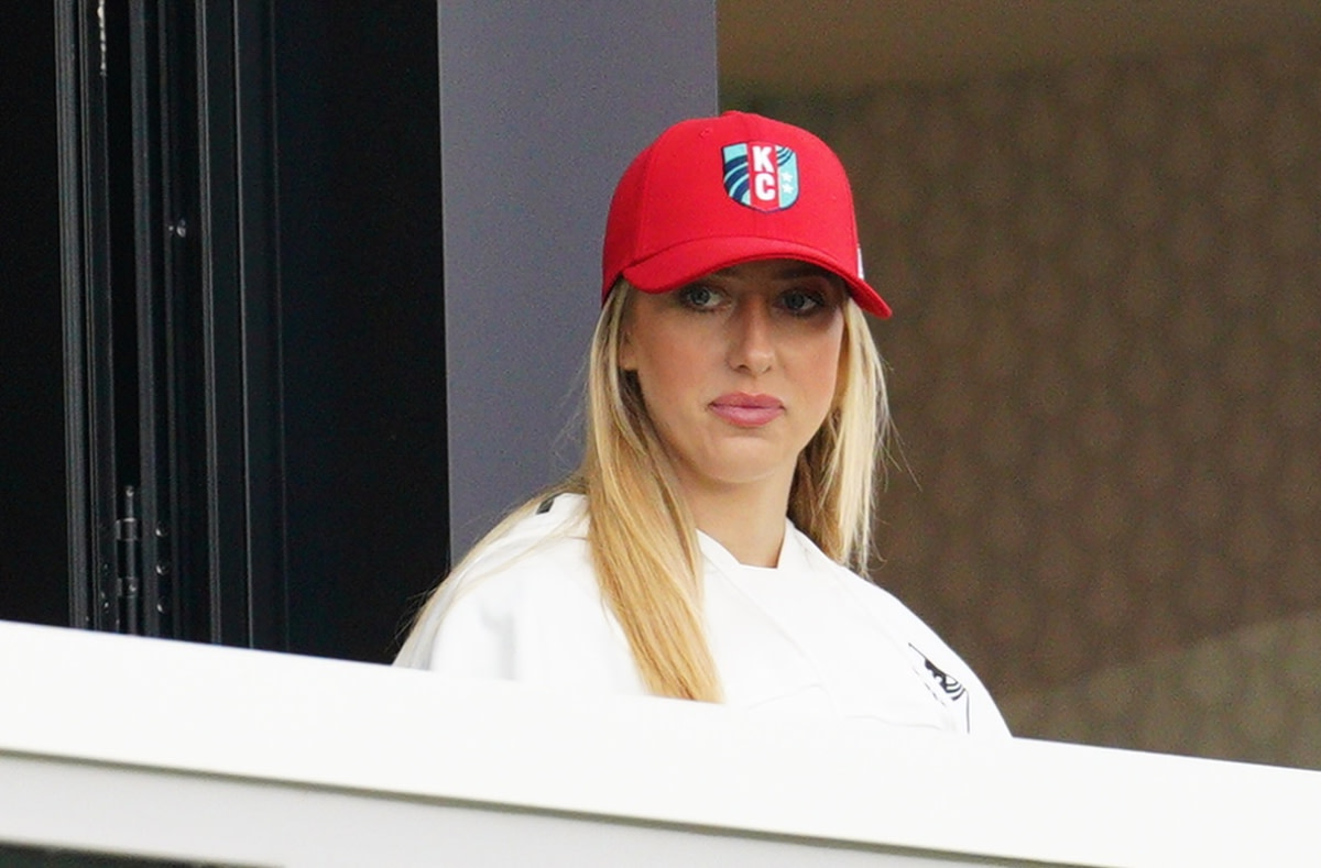 Featured image for Mahomes and Kelce Homes Targeted in High-Profile Burglary Spree