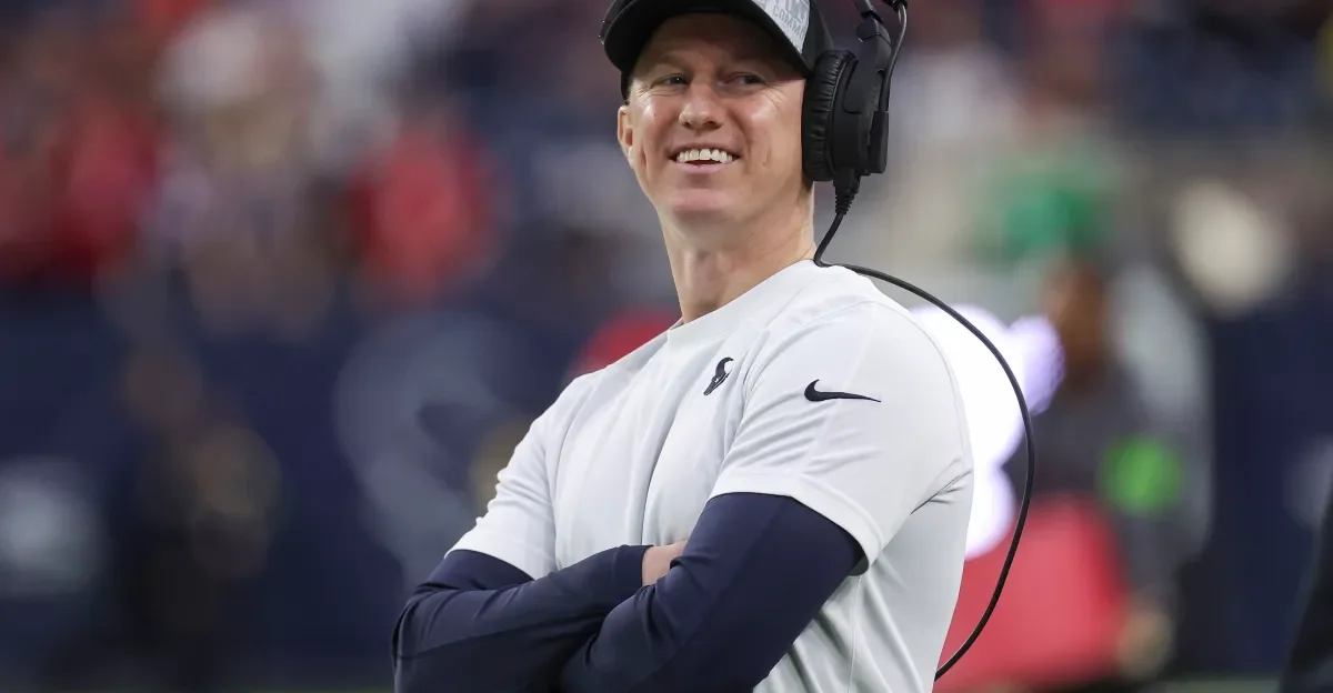 Slowik stays with Dolphins, Eagles shift to remaining OC candidates