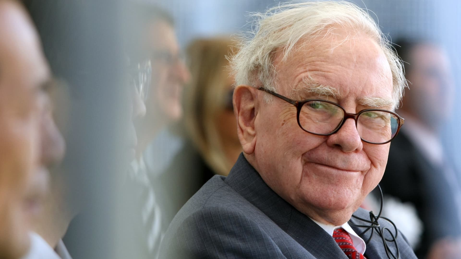 Featured image for Warren Buffett's Interest Boosts Japanese Trading Houses and Stocks