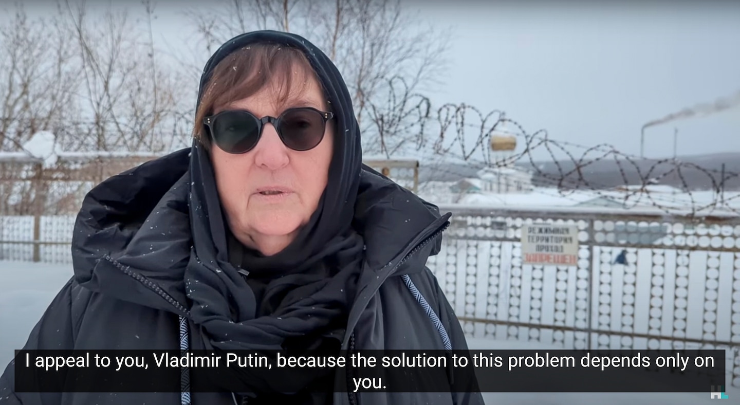 "Navalny's Mother Sues for Release of Body as Mourners Face Military Draft"