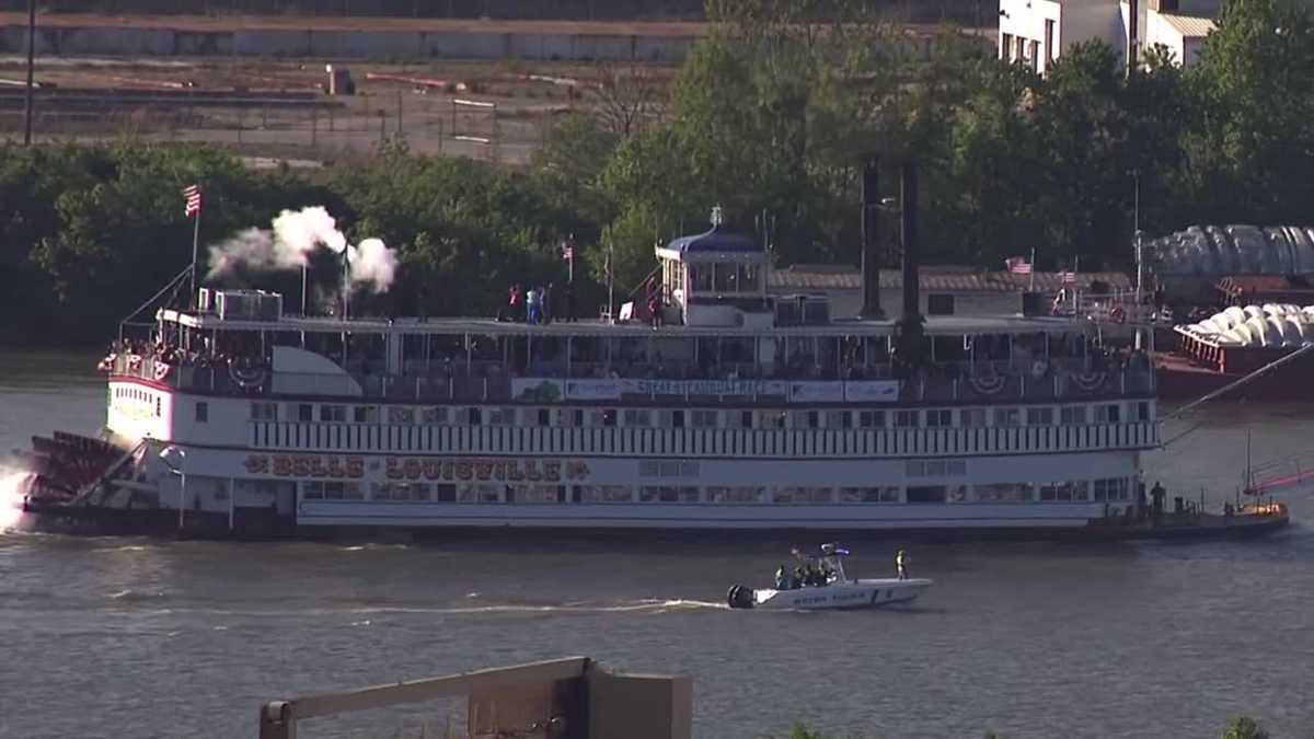 Belle of Louisville dominates Great Steamboat Race with fourth consecutive win.