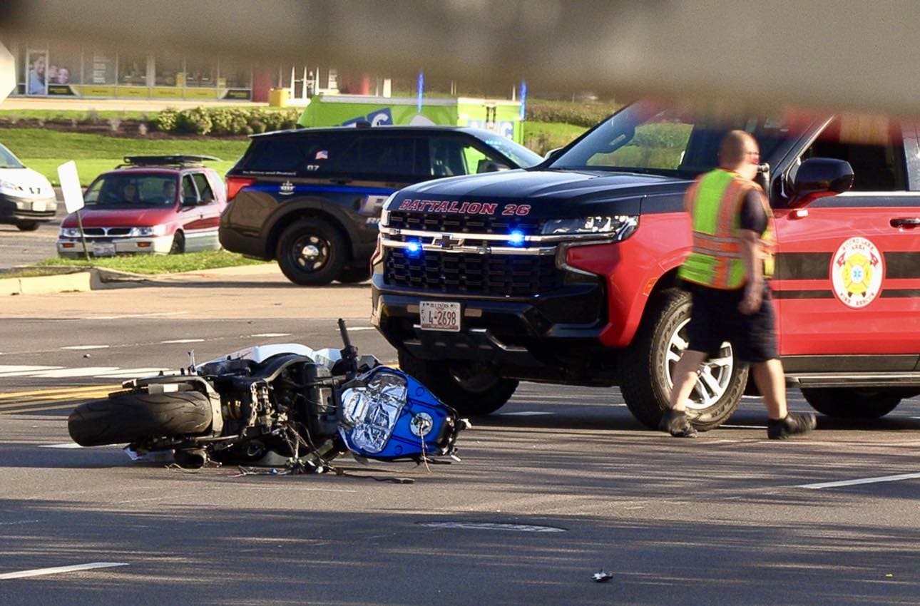 Featured image for Fatal Collision: Car Strikes Motorcycle, Resulting in 28-Year-Old Man's Tragic Death in Round Lake Beach