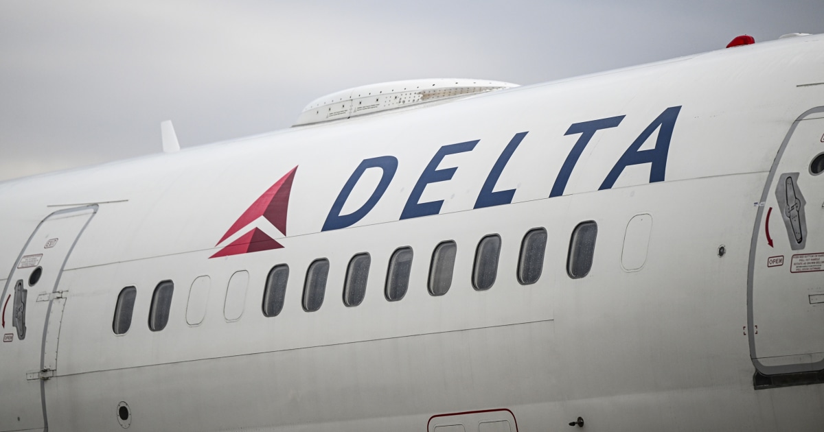 "Delta Flight Diverted to Canadian Military Base, Leaving 270 Passengers Stranded Overnight"