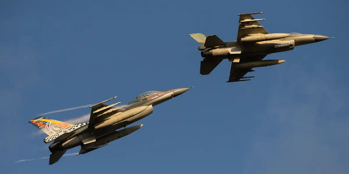 Featured image for Venezuela Provokes U.S. Navy with Military Flights Amid Caribbean Tensions