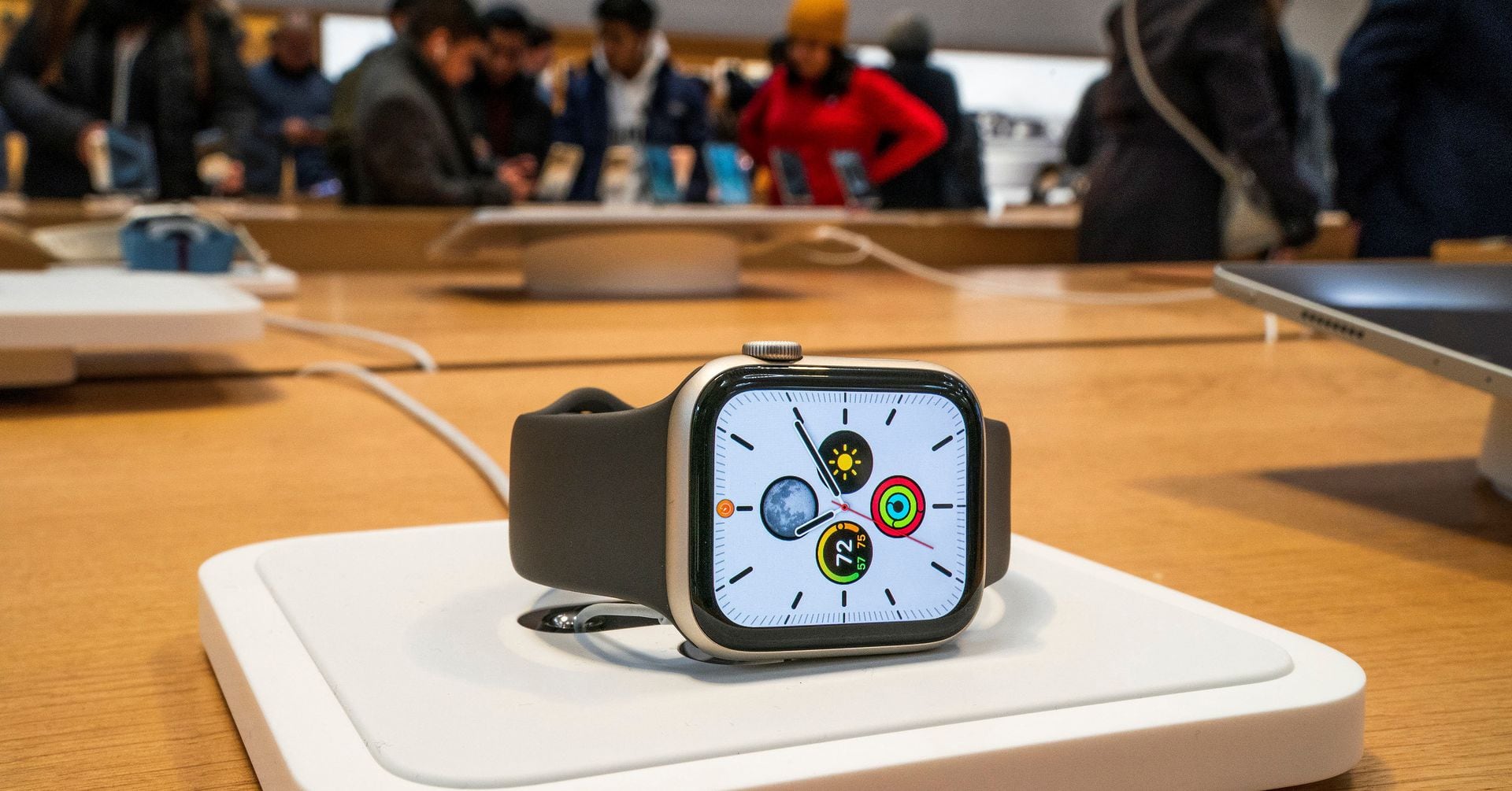 Featured image for "Apple Prevails in Lawsuit Over Apple Watch Heart Rate Technology"