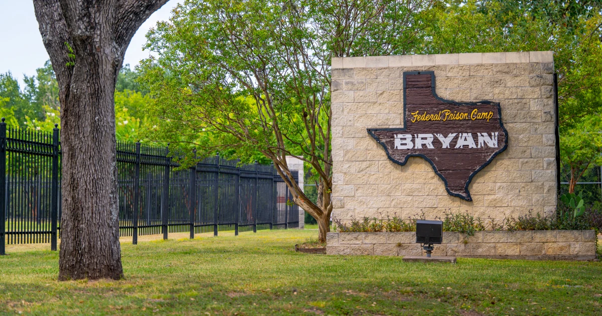 Tensions Rise at Texas Federal Prison Amid Maxwell's Transfer and Recent Shooting