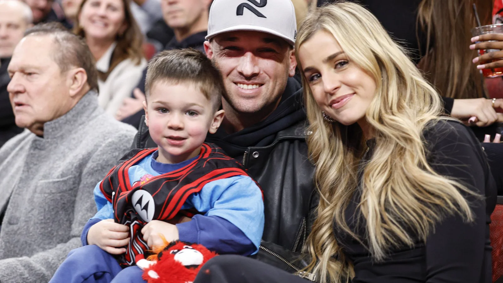 Bregman Announces Cubs Move, Highlighting Family Stability