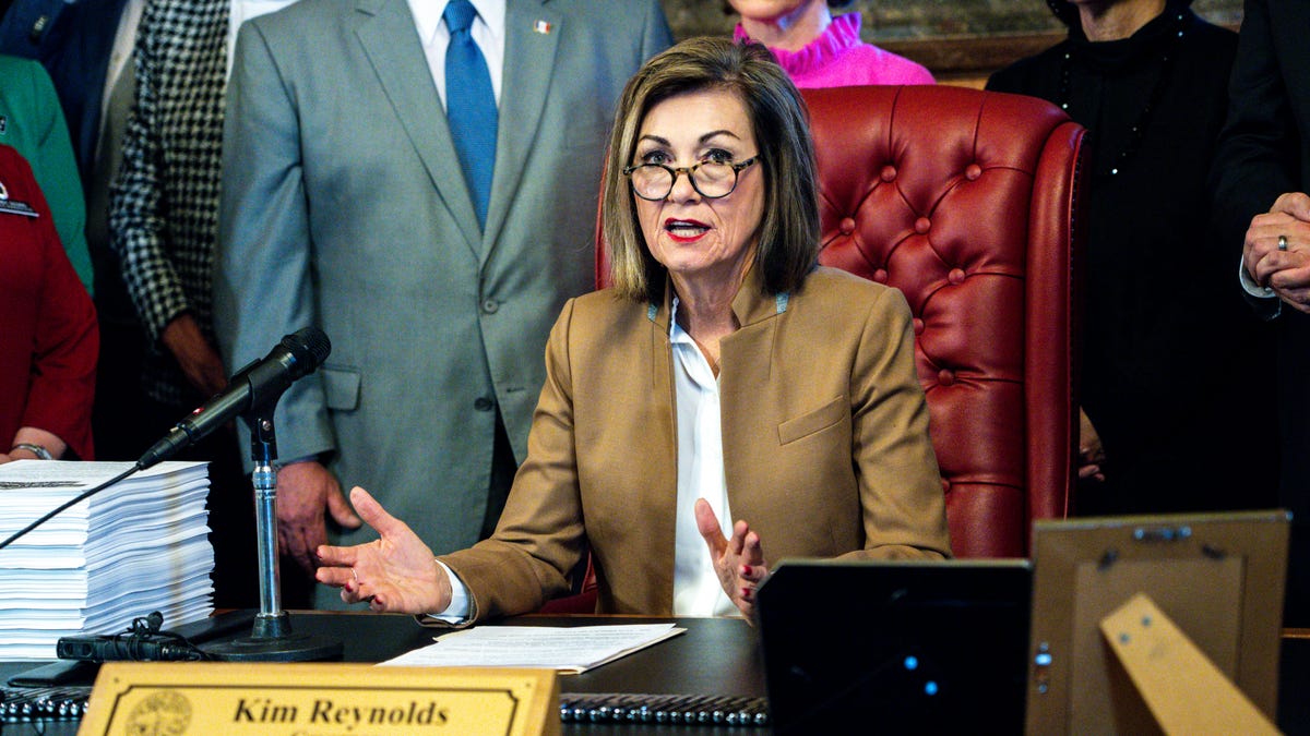 Iowa Governor Signs Bill to Overhaul and Reorganize State Government.