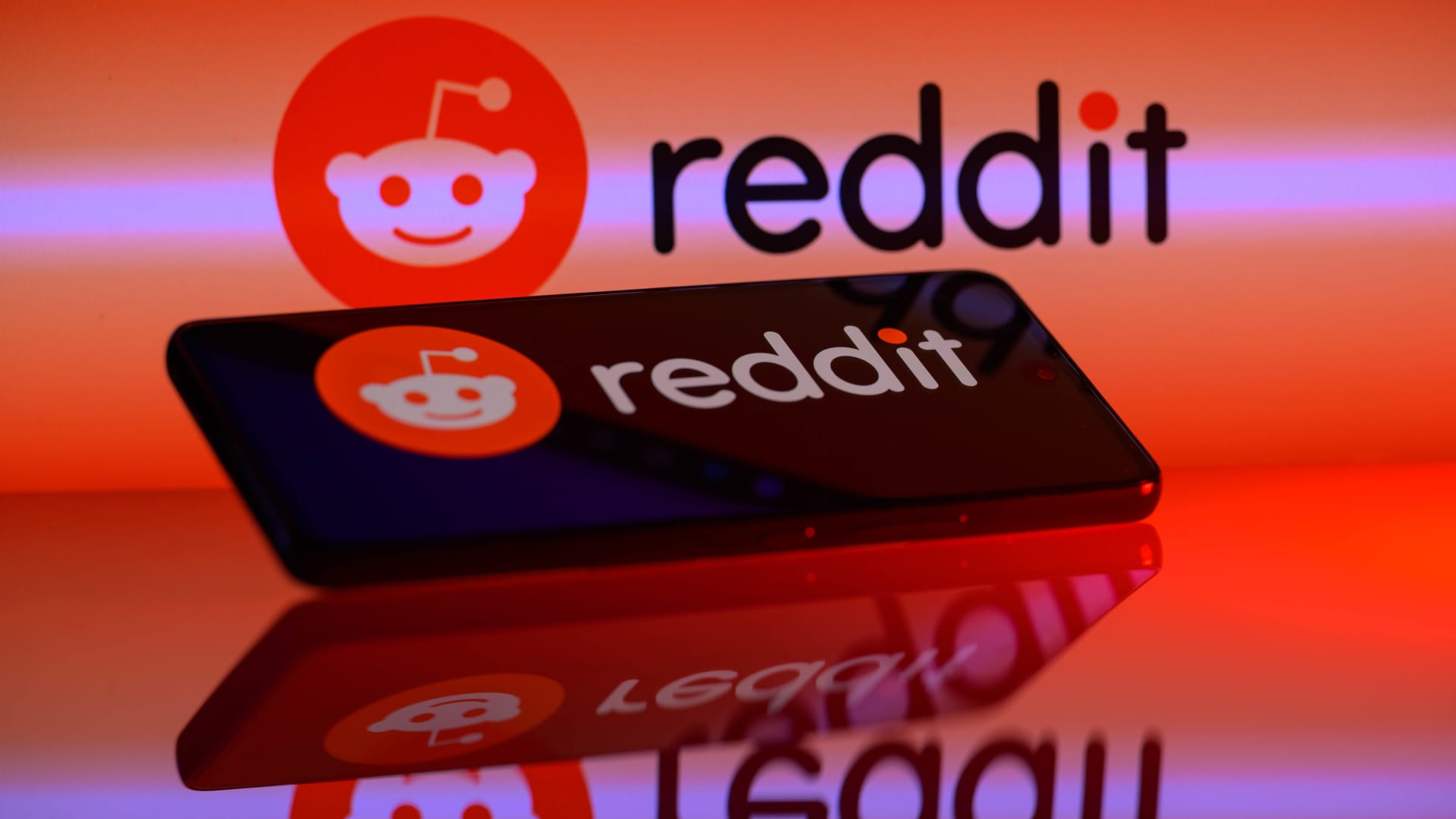 Featured image for "Reddit Power Users Hesitate as IPO Nears: A Rocky Road to Wall Street Debut"