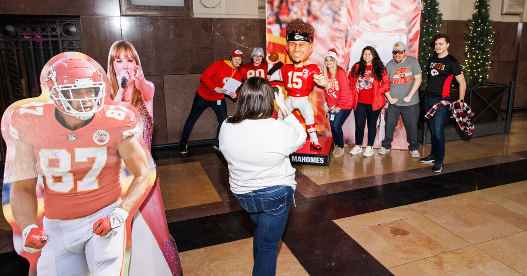 "Kansas City Buzz: Taylor Swift and Travis Kelce Take the City by Storm"