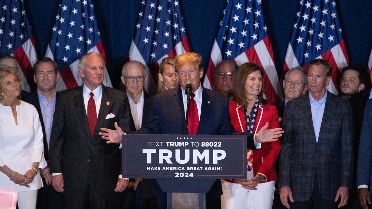 Lindsey Graham Booed at Trump Victory Speech