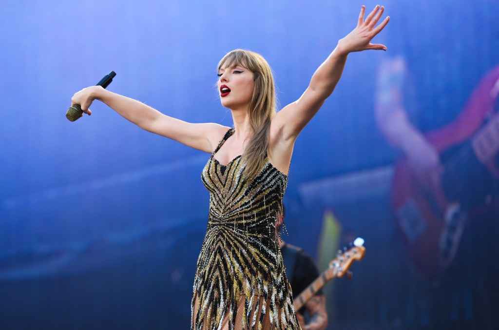 Featured image for Taylor Swift's Eventful Milan Concert: Bug Incident, Piano Malfunction, and New Dresses