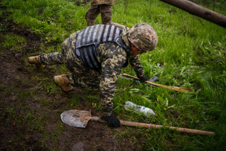 Russian Strikes Hinder Ukrainian Counteroffensive in Trench Warfare