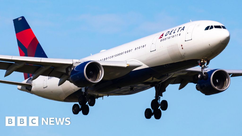 Featured image for Delta Flight to Detroit Returns to Heathrow Over Windscreen Crack