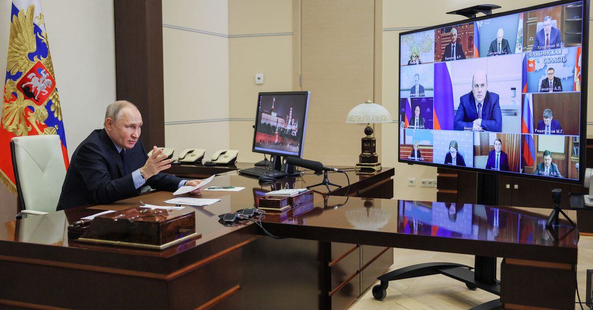 Featured image for Russia's First Quarter Budget Deficit Reaches $29 Billion Amid Falling Oil Revenues and Rising War Costs.