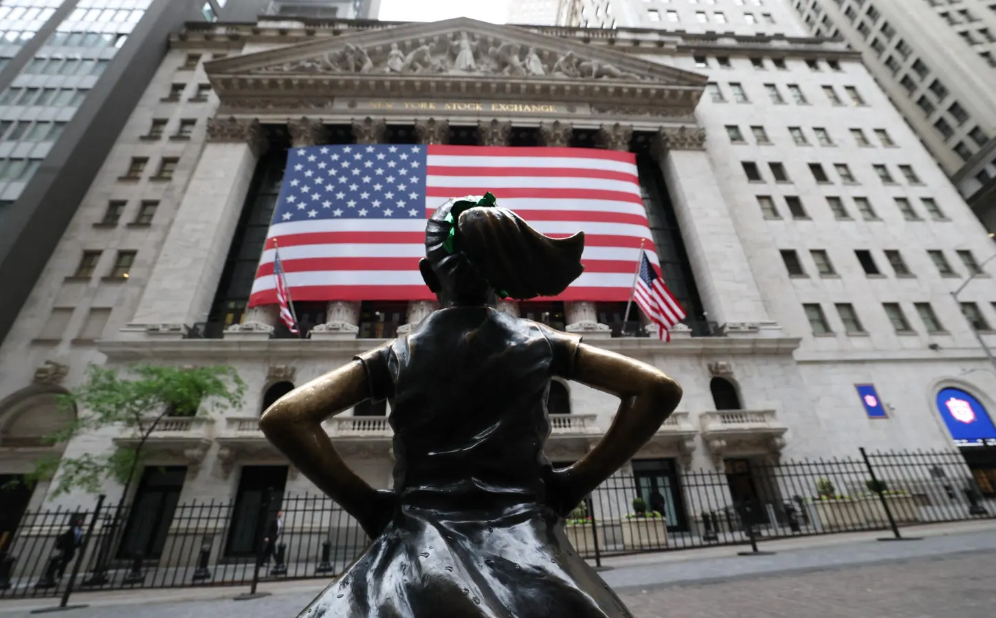 Featured image for Dow Soars 500 Points Amidst Global Tensions and Tariffs