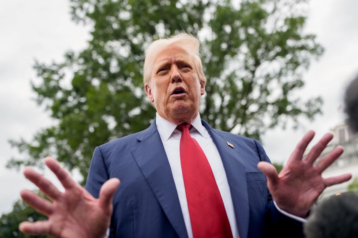 Featured image for Trump Claims Major Banks Discriminate Against Him and Supporters