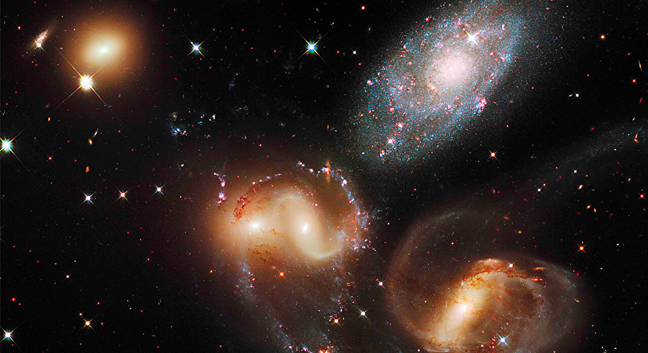 Featured image for "Astronomers Probe Early Universe's Galaxy Group"