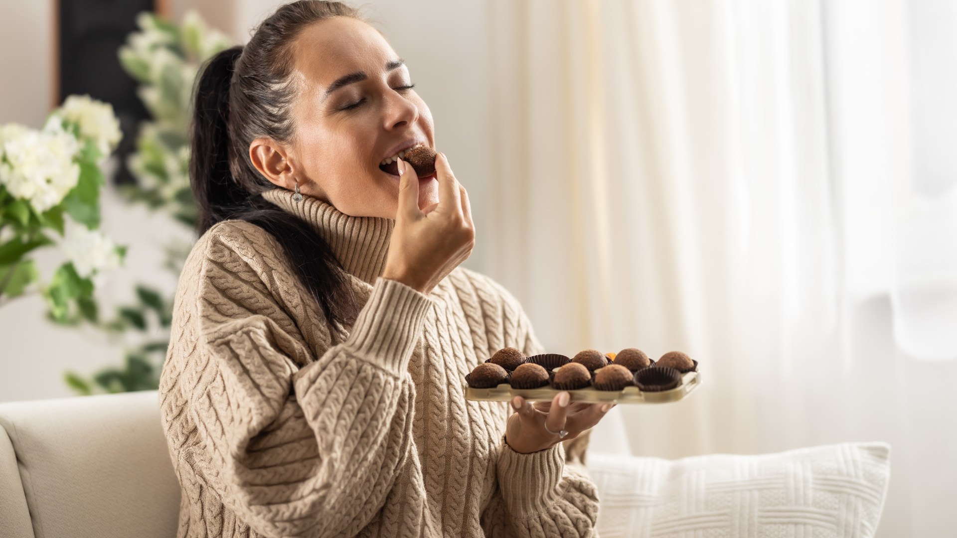 The Happiness and Health Benefits of Dark Chocolate for Women