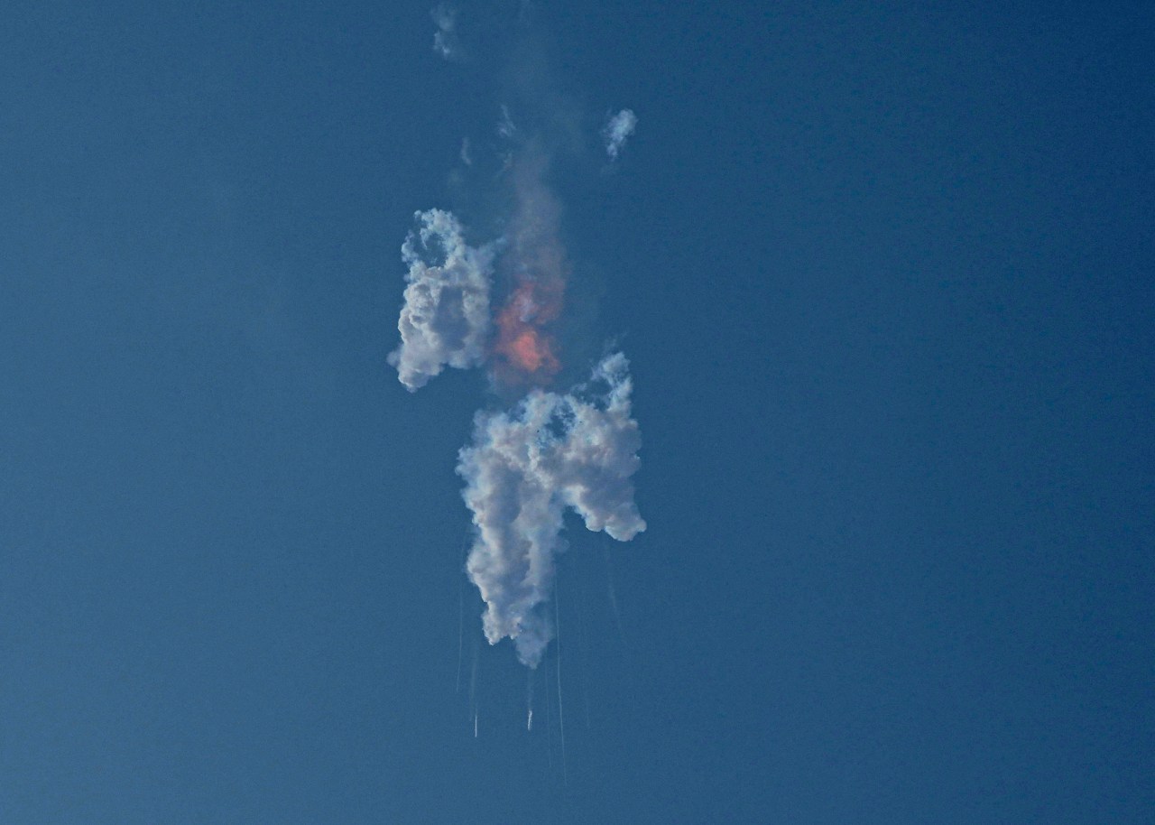 FAA investigates SpaceX Starship launch mishap and grounds prototypes.