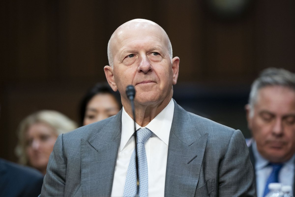 Featured image for Trump criticizes Goldman Sachs' tariff forecast and demands new economist