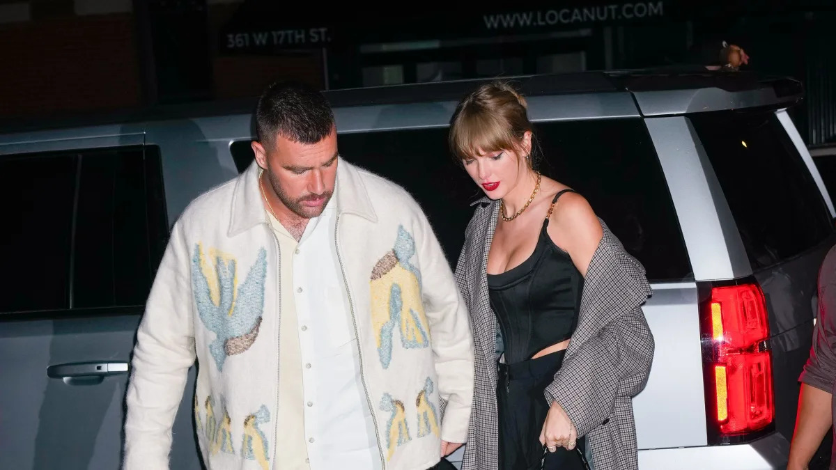 Travis Kelce's Reaction to Taylor Swift's Reception at Football Games