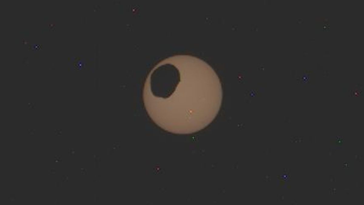 "Perseverance Rover Captures Epic Martian Solar Eclipse with Phobos"