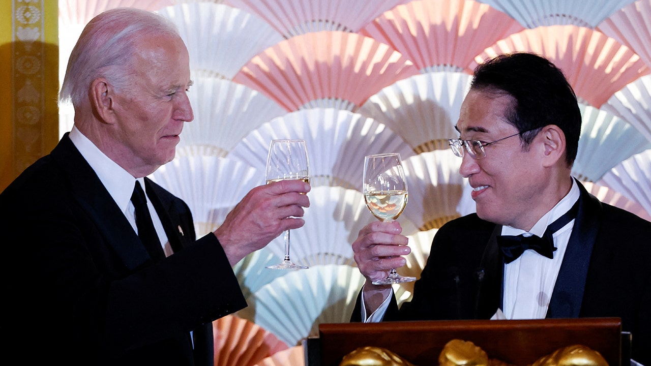 "Contrasting Presidential Dining: Trump's Chick-fil-A Visit vs. Biden's High-End DC Dinner"