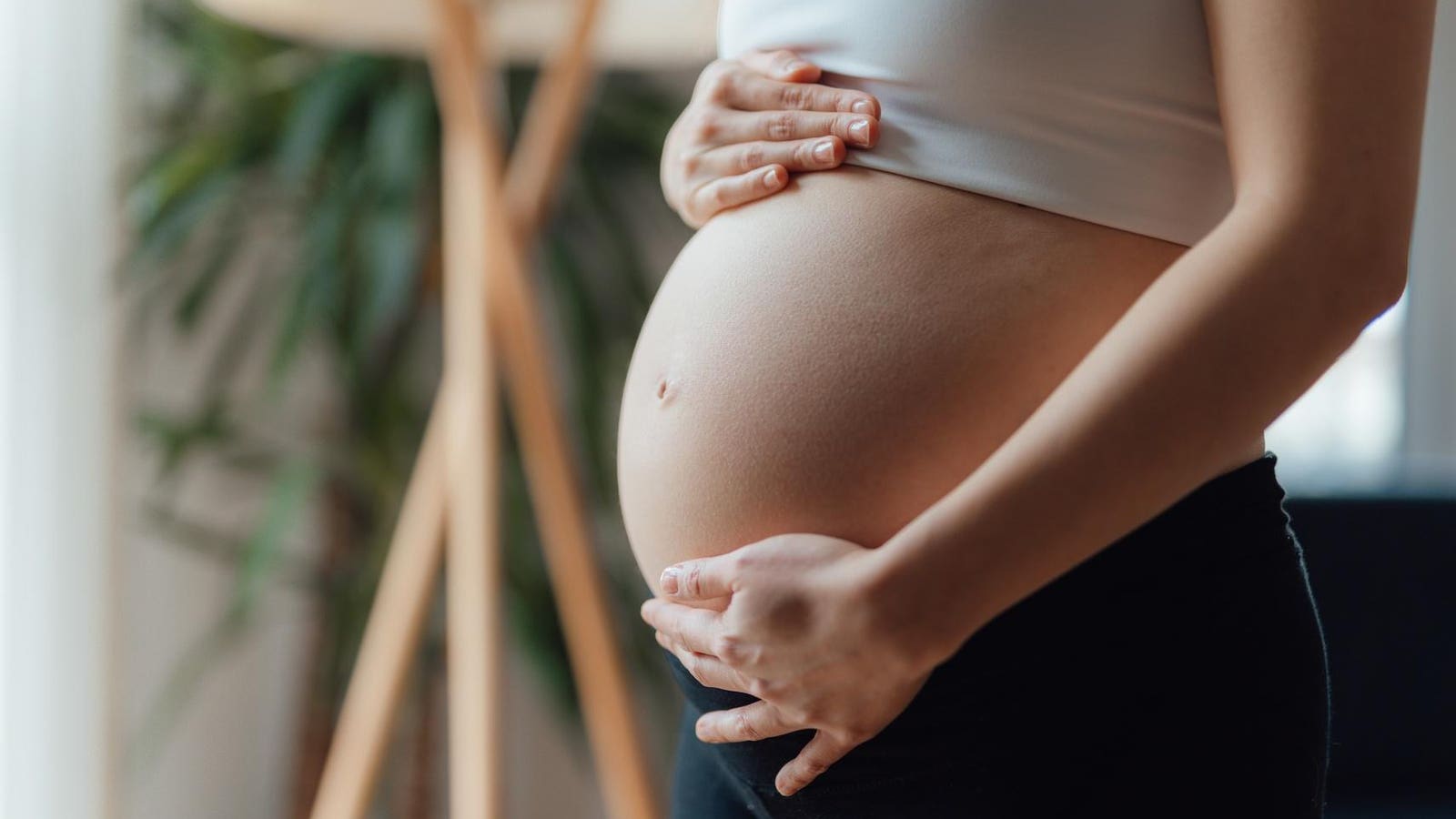 Acetaminophen Use in Pregnancy Not Linked to Autism or ADHD Risk, Large Study Finds