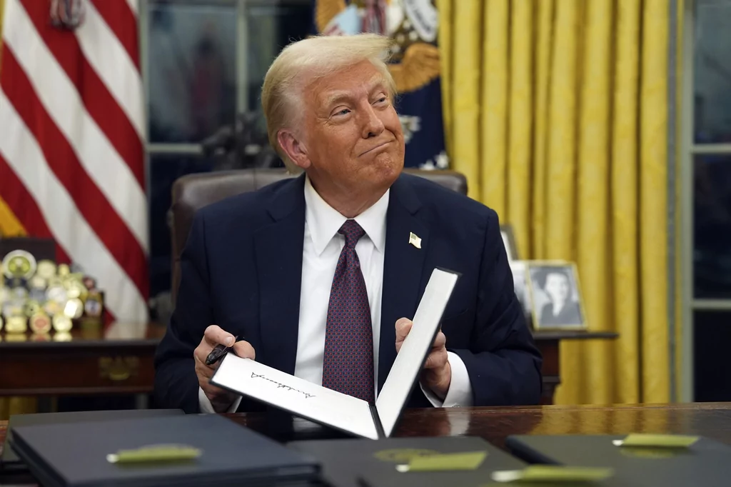 US Economy Shows Mixed Signals Amidst Growth and Challenges