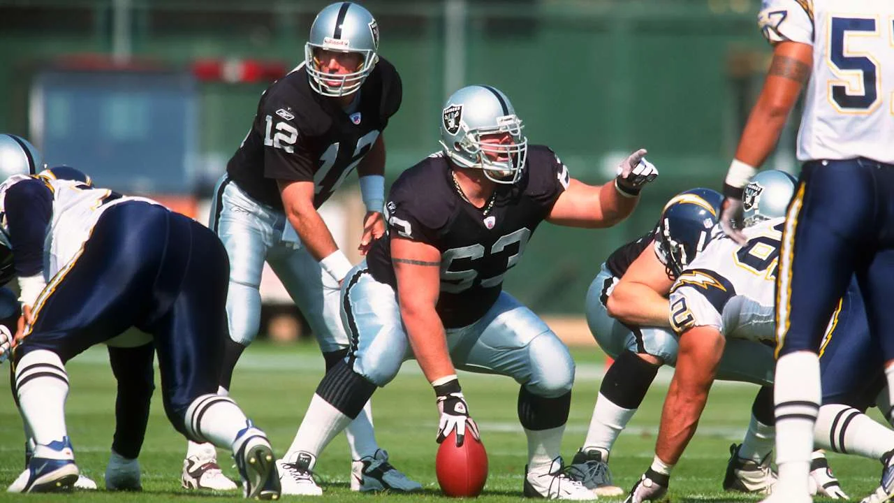 Raiders Mourn All-Pro Center Barret Robbins at 52