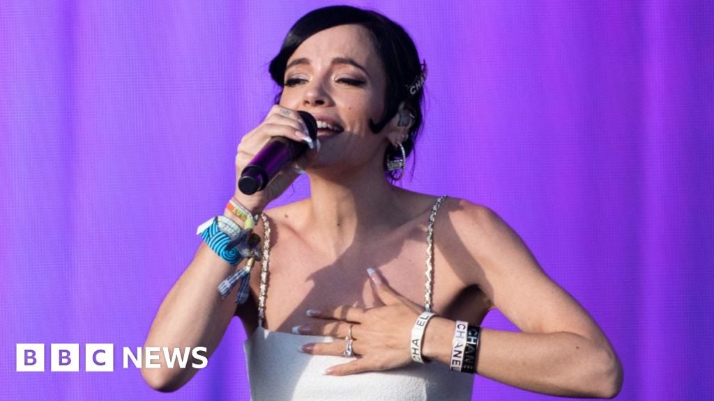 Featured image for Lily Allen Announces 2026 UK Tour for 'West End Girl' Album