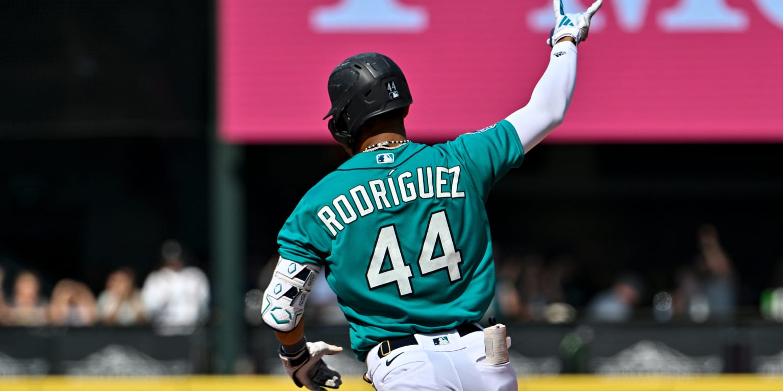 "Julio Rodríguez's Historic Home Run Streak Ignites Mariners' Dominance"