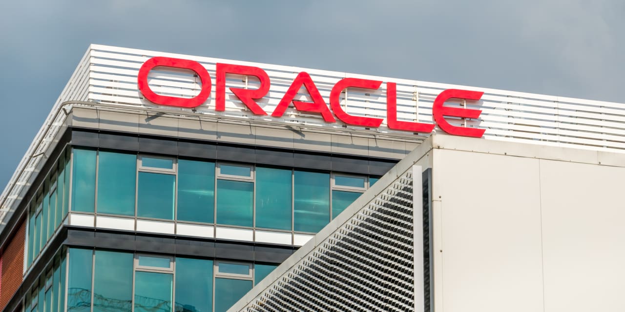 Oracle's Q2 Revenue Falls Short, Stock Slides