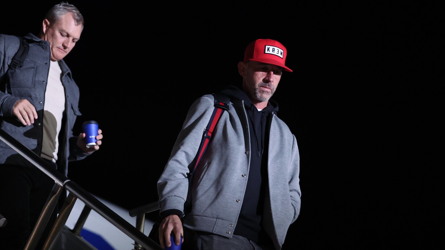 Featured image for "Kyle Shanahan Confident in UNLV Practice Field Despite Concerns"